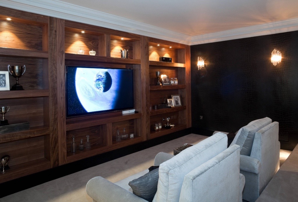 custom-media-wall-modern-dark-wood-1024x694-1